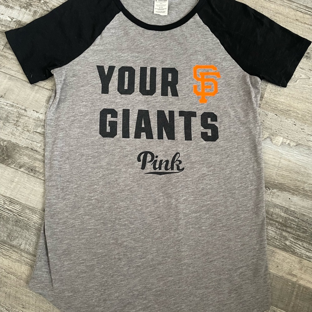 SAN FRANCISCO GIANTS VS PINK SHIRT